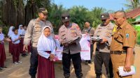 Peduli Budaya Literasi, Bhabinkamtibmas Polsek Penengahan Sambangi Anak Pulau