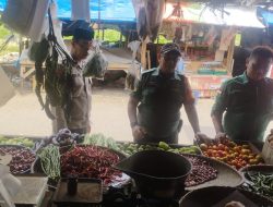 Antisipasi Lonjakan Harga Babinsa Cek dan pantau Harga Sembako