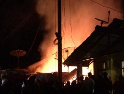 Satu Unit Rumah Warga di Muara Parlampungan Dilalap Sijago Merah