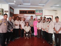 Bentuk Kepedulian, Kapolres Kediri Anjangsana ke Rumah Anggota dan Purnawirawan Polri yang Sakit