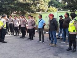 Polres Kediri Pam Aksi Damai PT. Joyosemoyo Community di Kantor CIMB Niaga Auto Finance Kediri