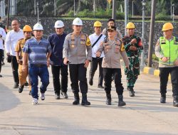 Kapolres Banyuasin Meninjau Langsung Pembangunan Proyek Nasional Sutet di Desa Sukamulya