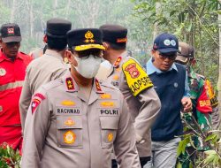 Cek Karhutla di Lempuing Jaya OKI, Kapolda Sumsel Pertebal Personel BKO dan Brimob ke Lapangan