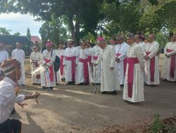 Para Uskup dan Kardinal di Terima Secara Resmi di Katedral Roh Kudus Labuan Bajo