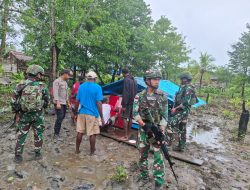 Satgas Pamtas Yonif 141/AYJP Bersama Polsek Fayit Tertibkan Simbol yang Berpotensi Ganggu Stabilitas di Distrik Fayit