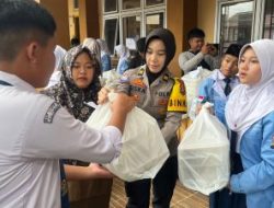 Dukung Program Asta Cita Presiden, Polda Sumsel Bagikan Makanan Bergizi ke Siswa-siswi SMPN 19 Palembang