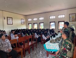 Cerdaskan Generasi Bangsa, Satgas Yonif 144/JY Berikan Materi Kepada Santri di Pesantren