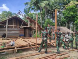 Budayakan Gotong royong, Satgas Yonif 141/AYJP Bangun Rumah Warga