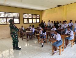 Ambil Bagian Dalam Cerdaskan Generasi Penerus Bangsa, Satgas Yonif 144/JY Ikut Andil Menjadi Tenaga Pendidik