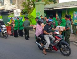 Koramil 05/Balaraja dan Persit KCK Ranting 06 Berbagi Takjil di Bulan suci Ramadan 1446 H