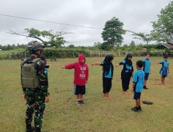 Satgas Yonif 144/JY Berikan Pelatihan PBB kepada Siswa SD Mandekman