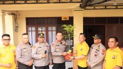 Secara Simbolis Kapolda Riau Beri Kado Spesial Ulang Tahun Kapolres Siak: Bibit Pohon untuk Warisan Hijau Masa Depan
