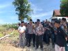 Polri Hadir di Tengah Duka, Bhabinkamtibmas Kp. Pinang Sebatang Dampingi Prosesi Pemakaman Penghulu Kampung